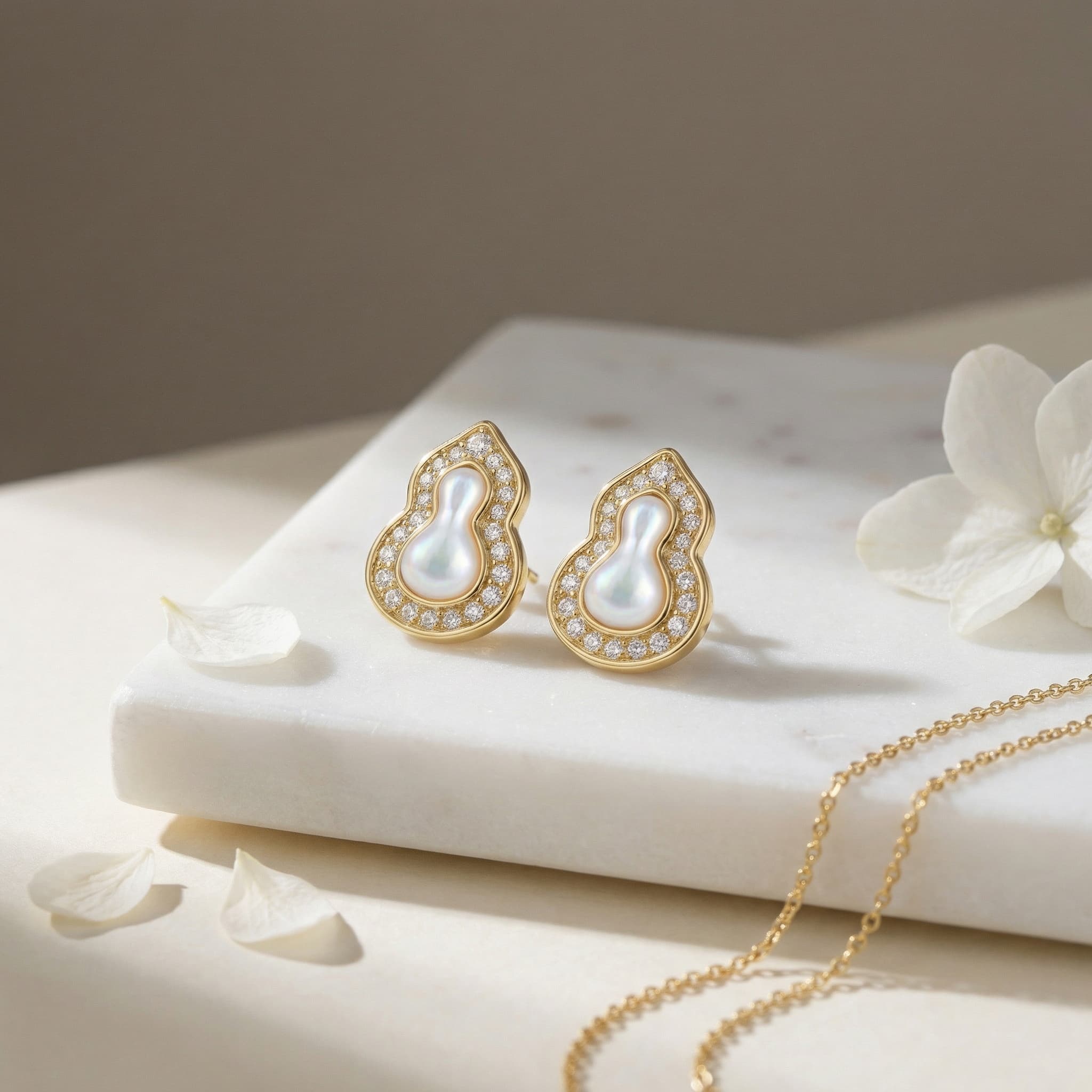 925 Sterling Silver Exquisite Mother-of-Pearl and CZ