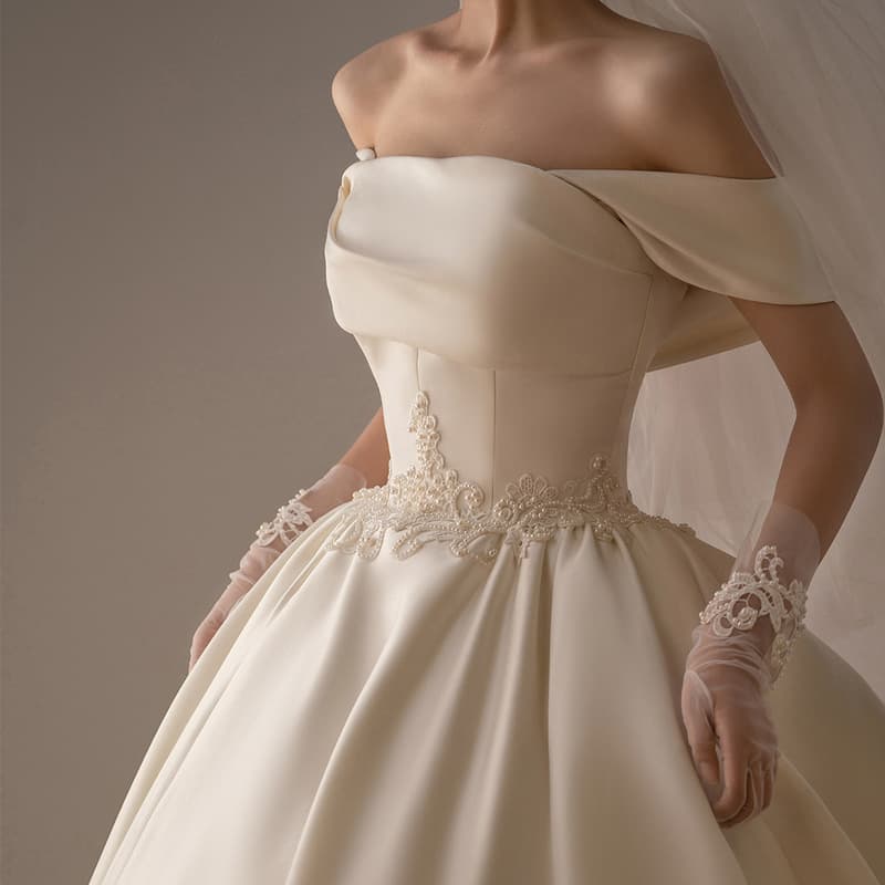 Satin Off-shoulder Retro Fashion Trailing Wedding Dress