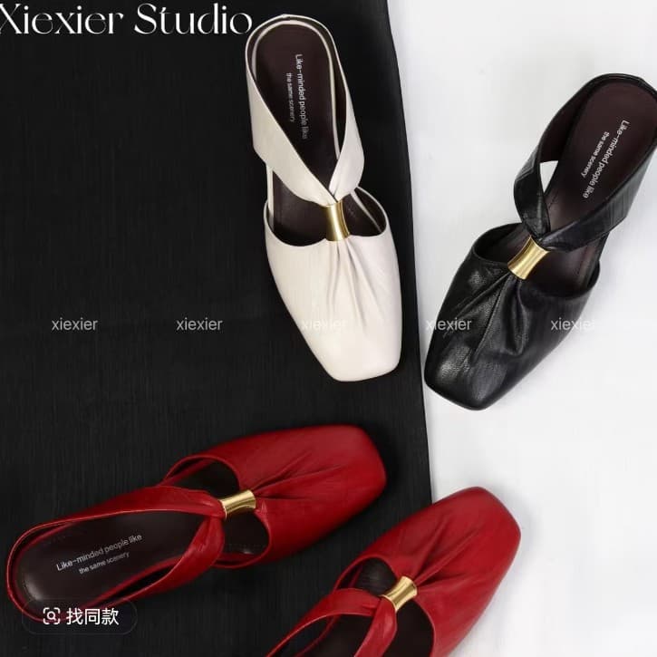 French-toe Slippers With Pleated Sheepskin Lining