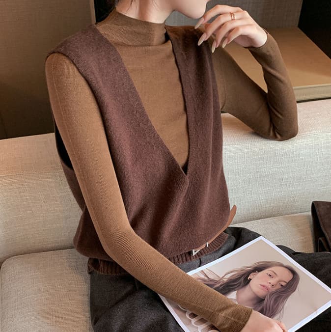 Deep V-neck Pure Wool Versatile Layered Knit Vest